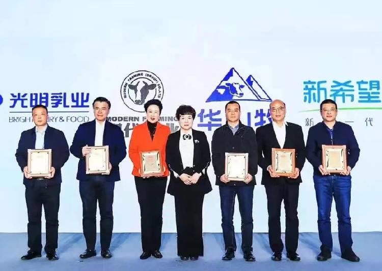 重慶日報：捷報，天友乳業(yè)榮獲2021年國家優(yōu)質(zhì)乳工程雙項大獎！